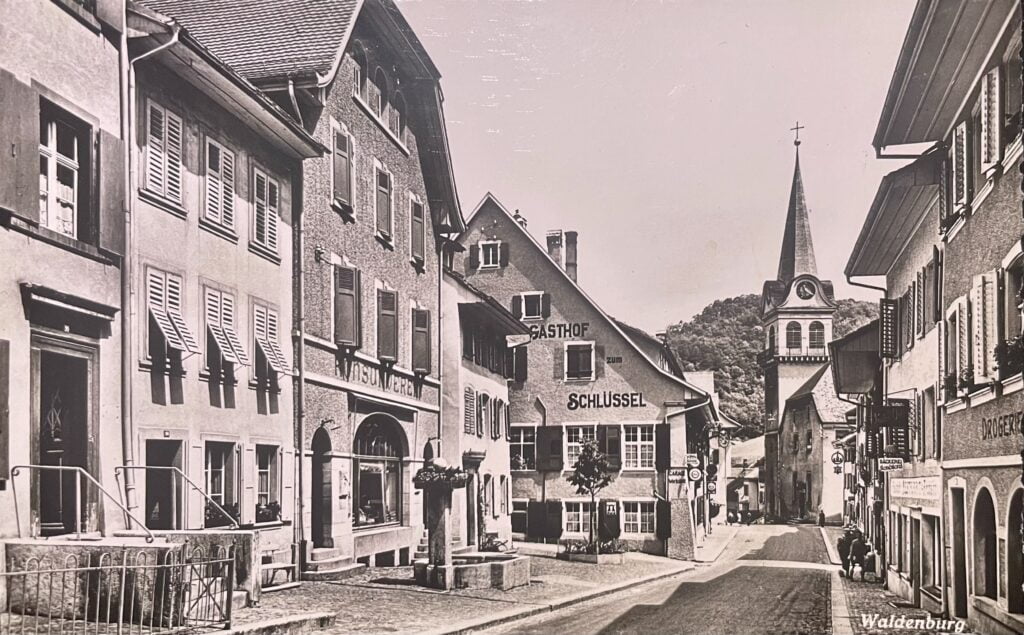 Postkarte von der Hauptstrasse Waldenburt, gestempelt 1917.